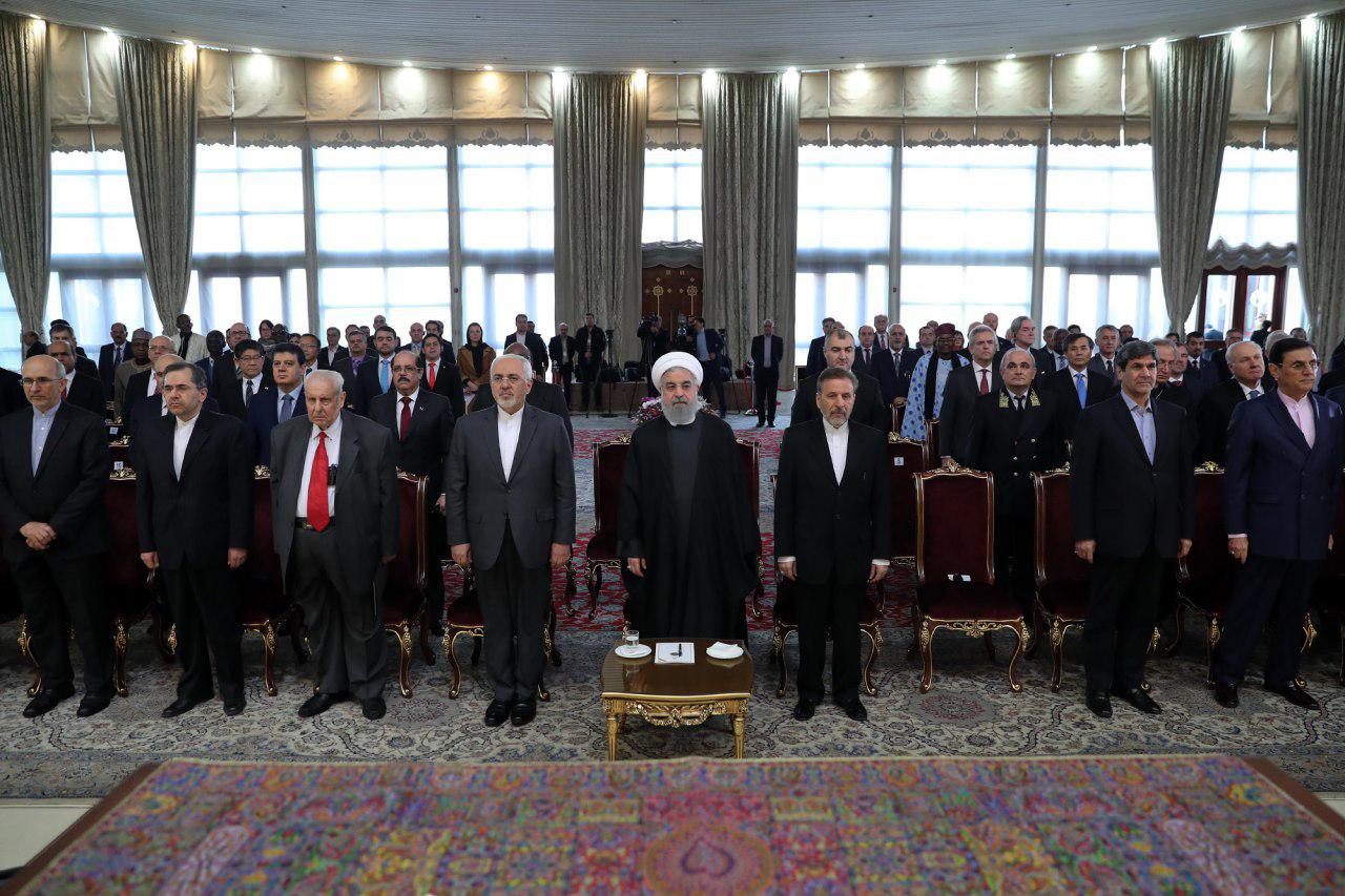 روحانی یؤكد استعداد ایران لقبول الاستثمارات خاصة فی مجالات النفط والغاز والبتروكیمیاء والسیاحة روحانی یؤكد استعداد ایران لقبول الاستثمارات خاصة فی مجالات النفط والغاز والبتروكیمیاء والسیاحة