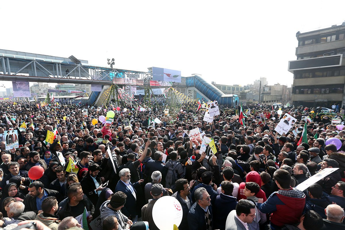 التأكيد علي الوحدة والإنسجام الوطني وتحقيق أهداف الثورة والدفاع عن منجزاتها والتصدي للمؤامرات الأجنبية التأكيد علي الوحدة والإنسجام الوطني وتحقيق أهداف الثورة والدفاع عن منجزاتها والتصدي للمؤامرات الأجنبية