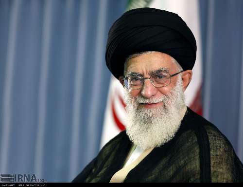 El Ayatolá Jamenei indulta y conmuta la condena a 565 reclusos