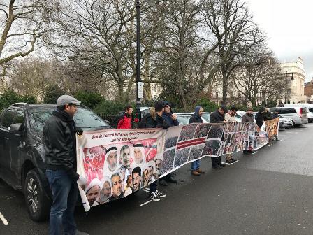 وقفة احتجاجية في لندن تنديداً بجرائم آل خلفية وقفة احتجاجية في لندن تنديداً بجرائم آل خلفية