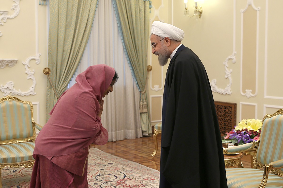 الرئیس روحانی یستقبل وزیرة خارجیة الهند فی مقر اقامته بنیودلهی الرئیس روحانی یستقبل وزیرة خارجیة الهند فی مقر اقامته بنیودلهی