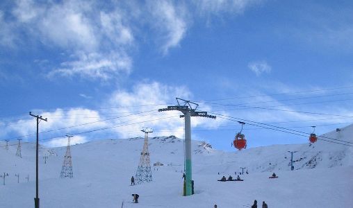 Dizin, plus grande piste de ski au Moyen-Orient se trouve en Iran Dizin, plus grande piste de ski au Moyen-Orient se trouve en Iran
