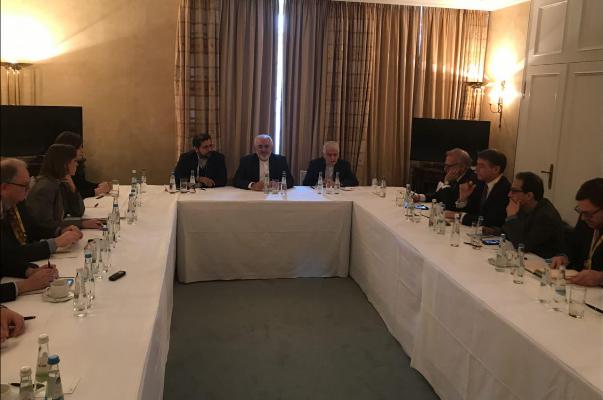 ظريف يلتقي أعضاء أكاديميات ومؤسسات الدراسات الألمانية ظريف يلتقي أعضاء أكاديميات ومؤسسات الدراسات الألمانية