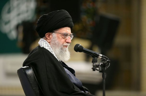 القائد: علم الثورة ملاذ أمن لابناء الشعب القائد: علم الثورة ملاذ أمن لابناء الشعب
