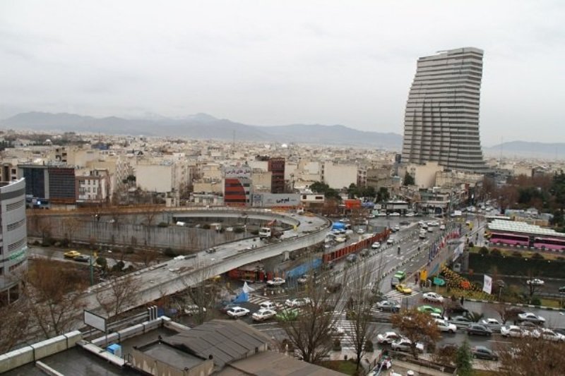 عودة الهدوء الي شارع باسداران بعد احداث الشغب من قبل فرقة الدراويش عودة الهدوء الي شارع باسداران بعد احداث الشغب من قبل فرقة الدراويش