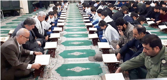 محفل انس با قرآن با حضور 150 دانش آموز بسيجي و قرآني در اروميه برگزار شد