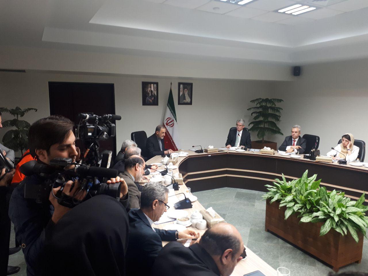ولايتي : ايران مستعدة لتبادل وجهات النظر لحل مشاكل المنطقة سلميا ولايتي : ايران مستعدة لتبادل وجهات النظر لحل مشاكل المنطقة سلميا
