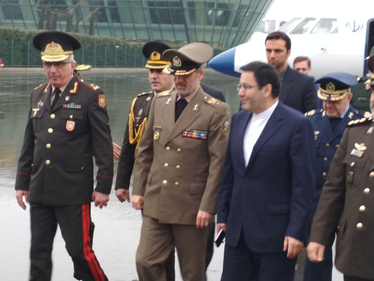 وزير الدفاع: طهران وباكو تتطلعان الي التعاون المشترك في مجال إنتاج الصناعات الدفاعية وزير الدفاع: طهران وباكو تتطلعان الي التعاون المشترك في مجال إنتاج الصناعات الدفاعية