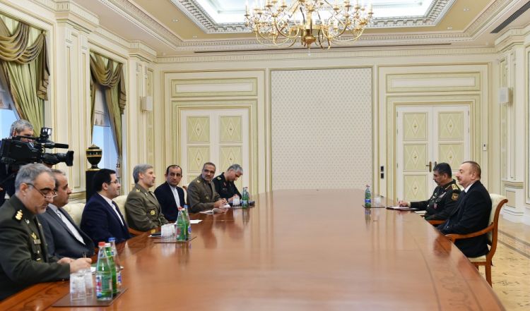 وزيرالدفاع يجتمع مع الرئيس الاذربيجاني وزيرالدفاع يجتمع مع الرئيس الاذربيجاني