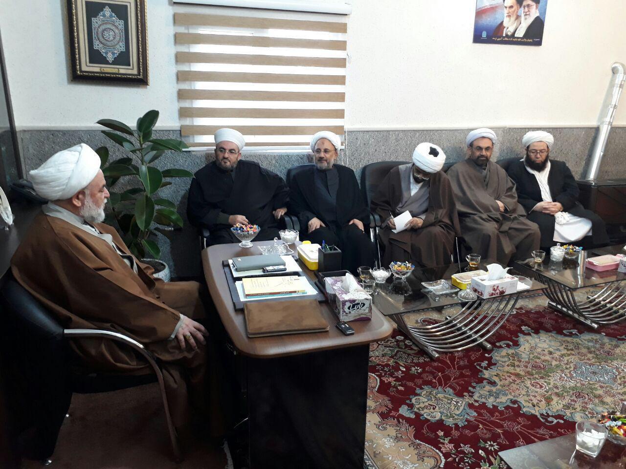 وحدة الشيعة والسنة في ايران قدوة للشعب اللبناني وحدة الشيعة والسنة في ايران قدوة للشعب اللبناني