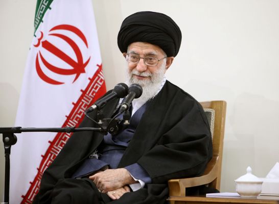 تكریم العمال وتعریف النّاس بتضحیاتهم فی ساحة الحرب عملٌ مهمّ جدا تكریم العمال وتعریف النّاس بتضحیاتهم فی ساحة الحرب عملٌ مهمّ جدا