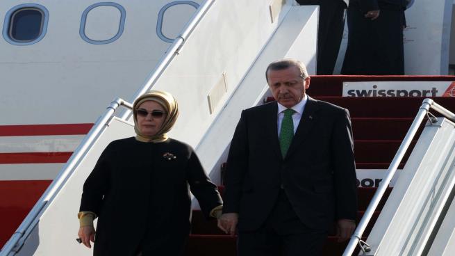 الرئيس التركي رجب أردوغان في زيارة رسمية إلي الجزائر ضمن جولة افريقية الرئيس التركي رجب أردوغان في زيارة رسمية إلي الجزائر ضمن جولة افريقية