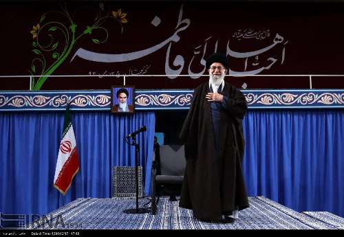 Ayatolá Jamenei: La mujer musulmana tiene fe y pudor