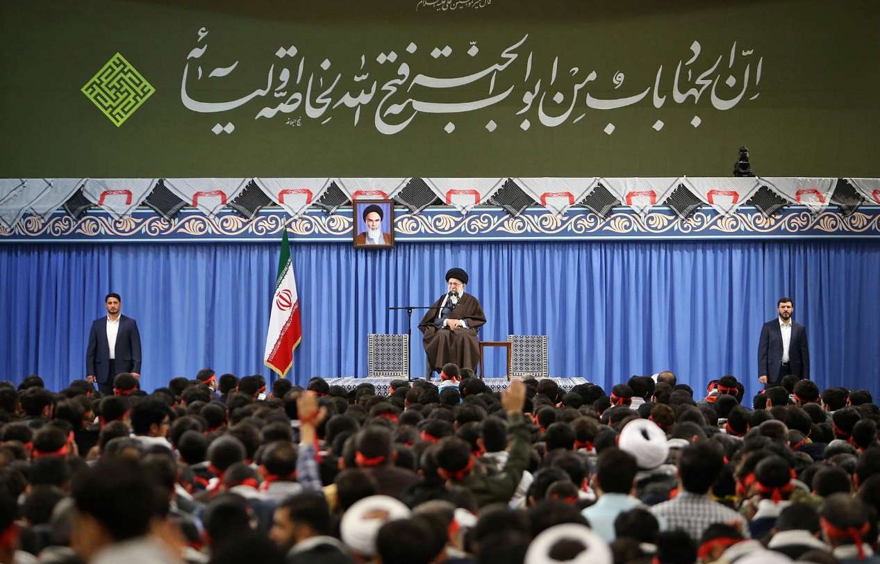 Ayatollah Khamenei: Einfluss der Islamischen Revolution schreckt die Weltmächte Ayatollah Khamenei: Einfluss der Islamischen Revolution schreckt die Weltmächte