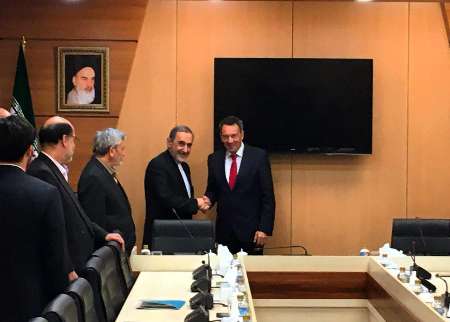 Iran spielt eine einflußreiche Rolle bei der Herstellung des Friedens Iran spielt eine einflußreiche Rolle bei der Herstellung des Friedens