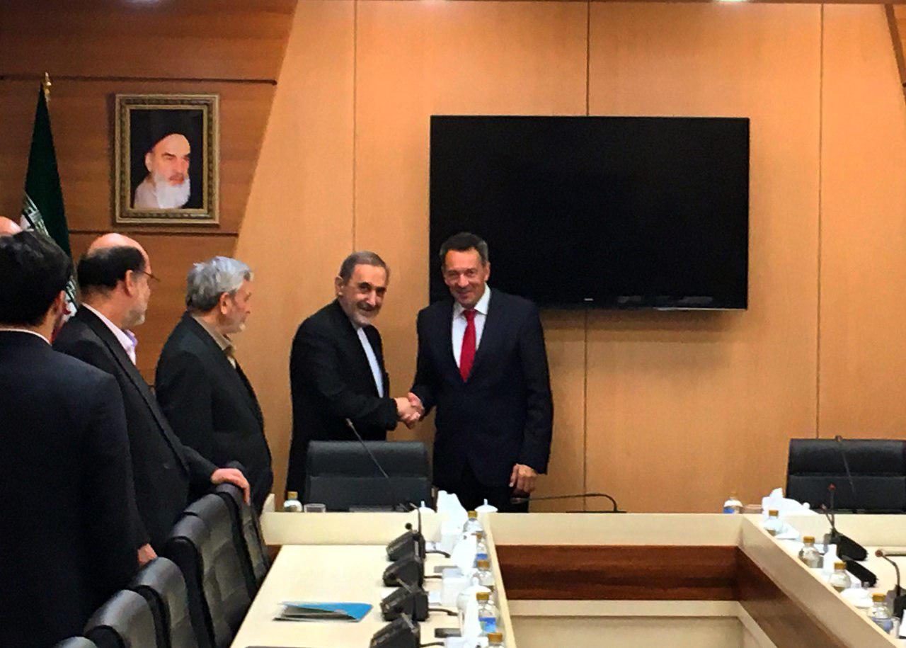 Iran spielt eine einflußreiche Rolle bei der Herstellung des Friedens Iran spielt eine einflußreiche Rolle bei der Herstellung des Friedens