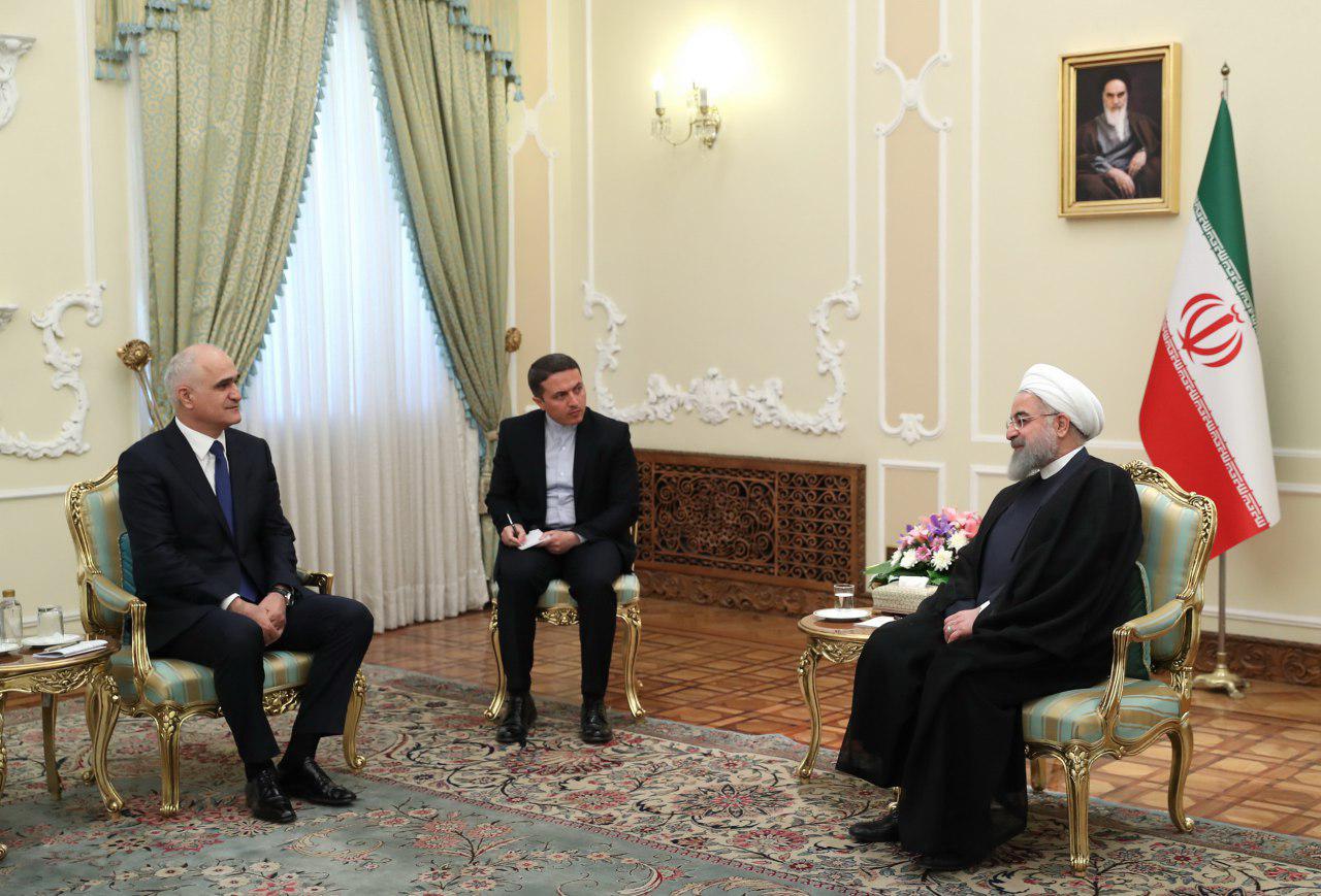 Präsident Rouhani: Die Verbindungen zwischen Teheran und Baku verbinden Asien mit Europa Präsident Rouhani: Die Verbindungen zwischen Teheran und Baku verbinden Asien mit Europa