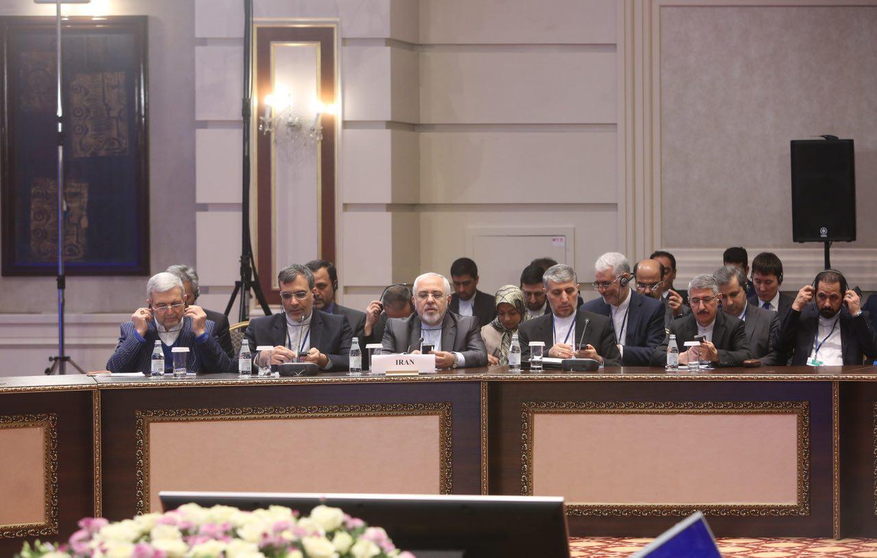 Außenminister Zarif fordert die Beilegung der Syrien-Krise ohne ausländischen Druck Außenminister Zarif fordert die Beilegung der Syrien-Krise ohne ausländischen Druck