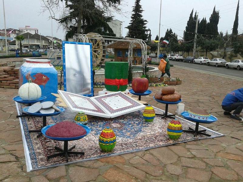 نمادهاي نوروزي استقبال از گردشگران در آستارا نصب شد نمادهاي نوروزي استقبال از گردشگران در آستارا نصب شد