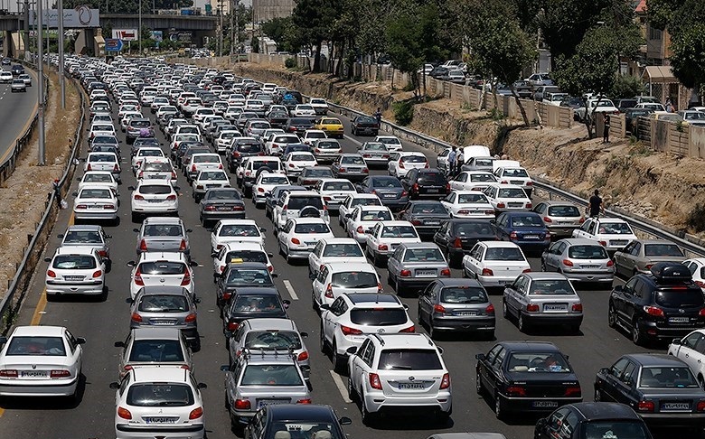ترافيك در محورهاي تهران- قم و سلفچگان سنگين است