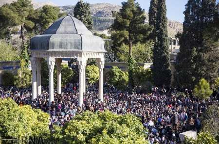 آرامگاه شاعران پارسي گو در شيراز،ميعادگاه ميهمانان نوروزي