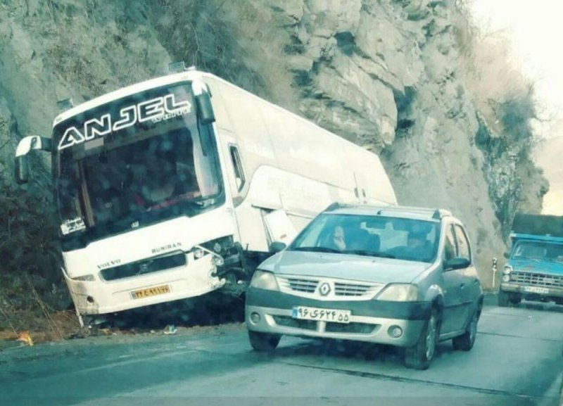 تصادف اتوبوس گردشگران در مازندران 6 مصدوم داشت