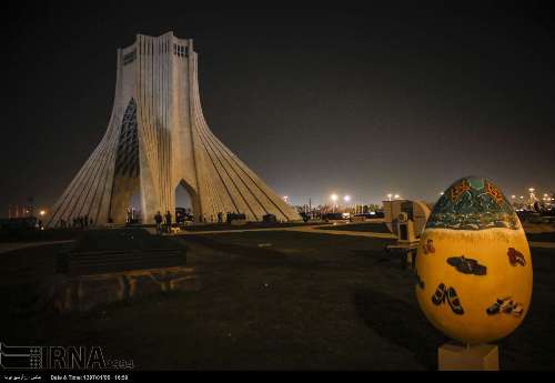 La Torre Azadi de Teherán apaga sus luces durante la "Hora del Planeta"