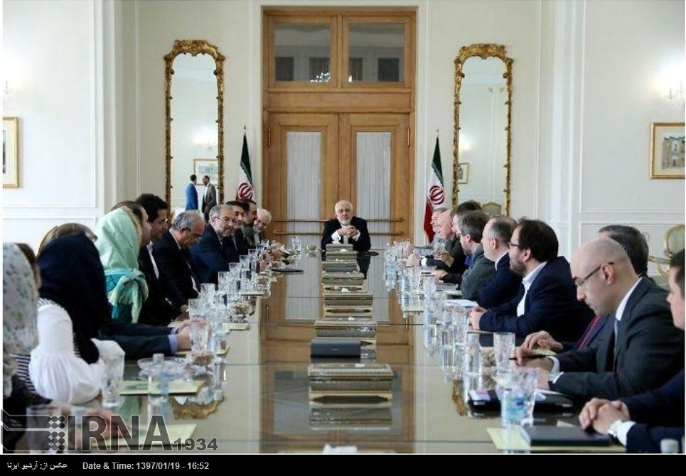 Zarif, Rusya Valdai Düşünce Kuruluşu araştırmacıları ile görüştü Zarif, Rusya Valdai Düşünce Kuruluşu araştırmacıları ile görüştü