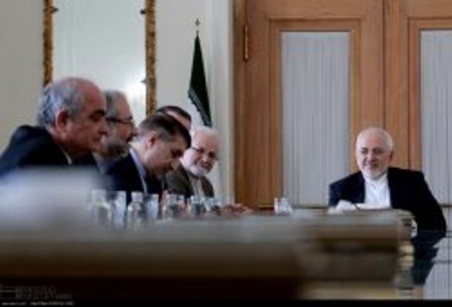 Zarif reçoit des chercheurs russes Zarif reçoit des chercheurs russes