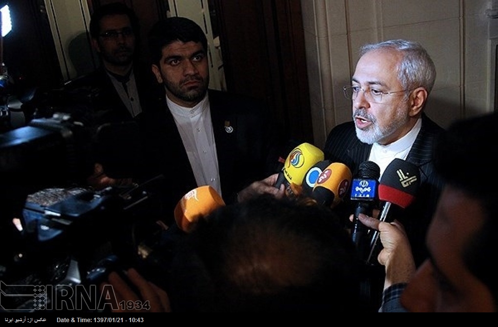 Zarif: Amerika, Suriye’ye müdahale için bahane aramakta Zarif: Amerika, Suriye’ye müdahale için bahane aramakta
