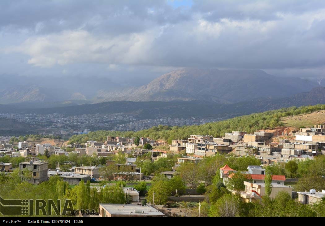 خودنمایی روستای سروک بر فراز شهر یاسوج