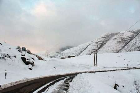 بارش برف تردد خودروها را در خراسان شمالي كند كرده است