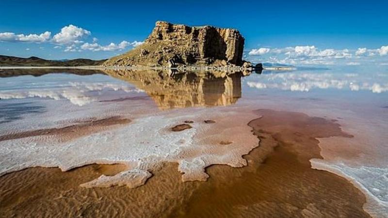 كاهش 20 ميليارد مترمكعبي آب درياچه اروميه نسبت به 19 سال گذشته كاهش 20 ميليارد مترمكعبي آب درياچه اروميه نسبت به 19 سال گذشته