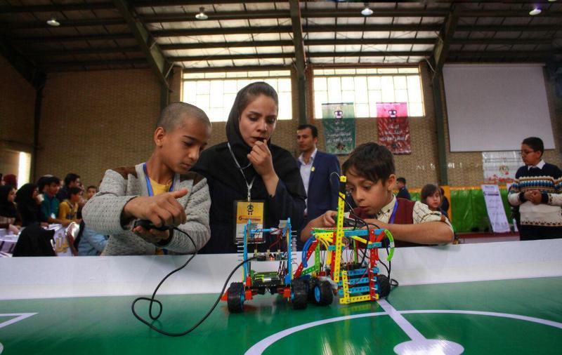 مسابقات كشوري رباتيك در مشهد آغاز شد