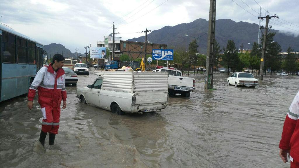 مقتل ثلاثة اشخاص في فيضانات اجتاحت محافظات ايرانية