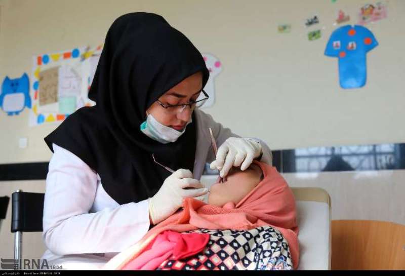 300 قمي از نظر بيماري هاي دندان معاينه رايگان شدند 300 قمي از نظر بيماري هاي دندان معاينه رايگان شدند