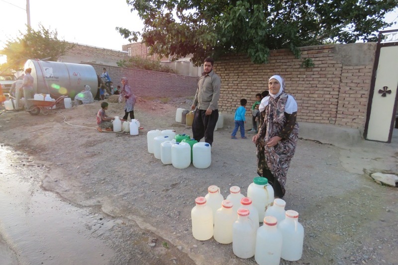 آب روستای رضا آباد بیارجمند قطع شده است