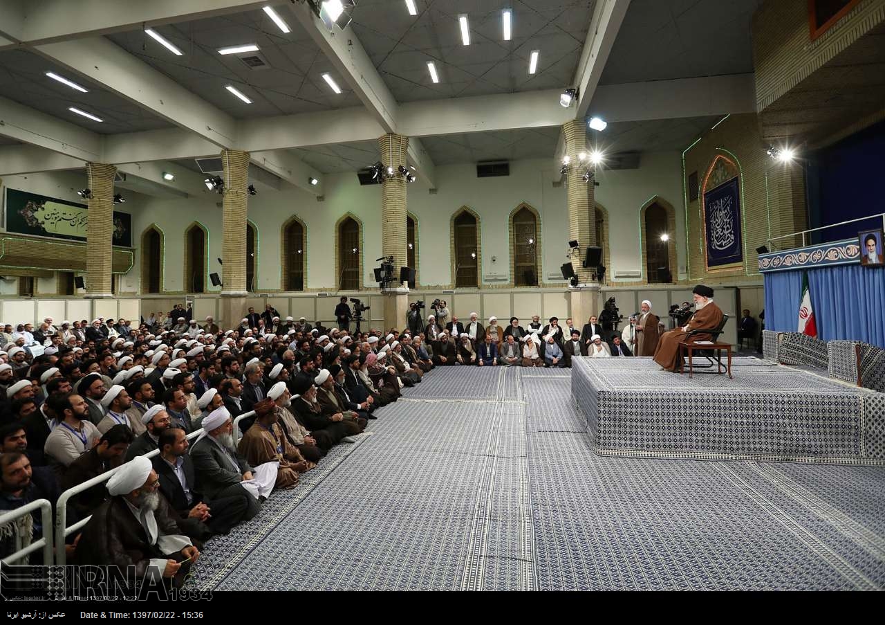 عالم اسلام میں اتحاد اور سائنسی ترقی ناگزیر ہے: آیت اللہ خامنہ ای عالم اسلام میں اتحاد اور سائنسی ترقی ناگزیر ہے: آیت اللہ خامنہ ای