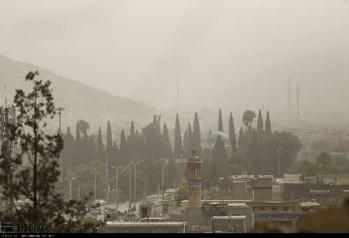 گرد و غبار در راه استان فارس