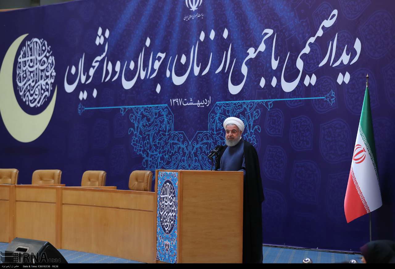ایرانی نوجوان، خواتین اور طلبا کی صدر مملکت سے ملاقات کے مناظر ایرانی نوجوان، خواتین اور طلبا کی صدر مملکت سے ملاقات کے مناظر