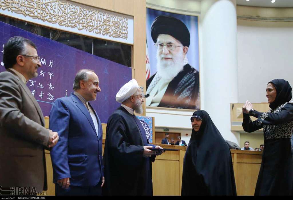 الرئیس روحانی: الشعب الایرانی لا یخشي التهدیدات الامیركیة الفارغة الرئیس روحانی: الشعب الایرانی لا یخشي التهدیدات الامیركیة الفارغة