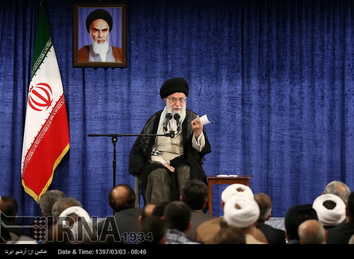 ملکی حکام اپنے فرائض پر عمل کرکے امریکہ کو شکست دے سکتے ہیں: آیت اللہ خامنہ ای ملکی حکام اپنے فرائض پر عمل کرکے امریکہ کو شکست دے سکتے ہیں: آیت اللہ خامنہ ای