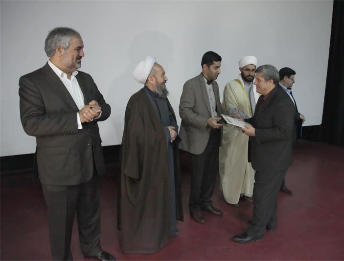مردم و مسئولان بیجار با همدلی برای پیشرفت و توسعه تلاش كنند مردم و مسئولان بیجار با همدلی برای پیشرفت و توسعه تلاش كنند