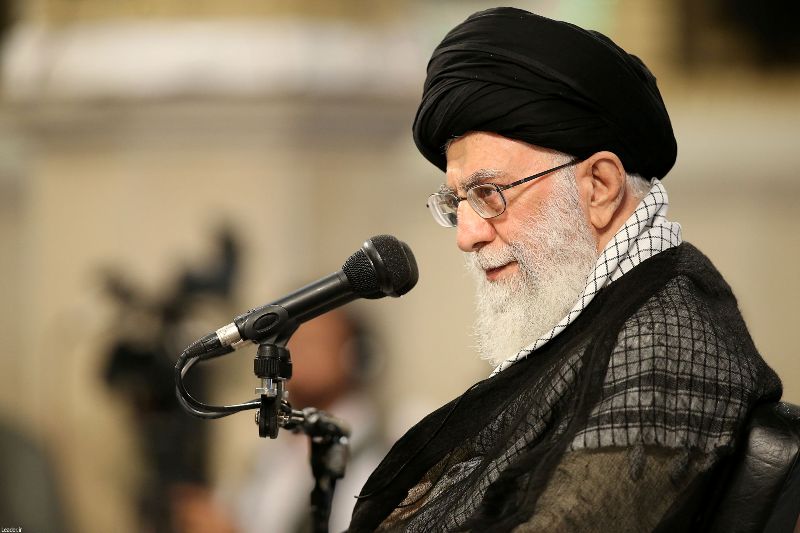 قائد الثورة: ضخ الیأس والاحباط فی اوساط المجتمع هو ذات ما یفعله العدو قائد الثورة: ضخ الیأس والاحباط فی اوساط المجتمع هو ذات ما یفعله العدو