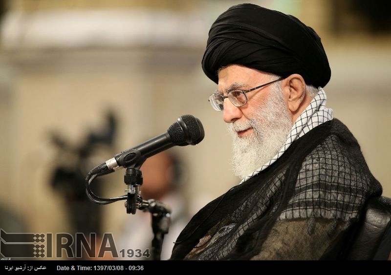 دشمن کا کام معاشرے میں مایوسی پھیلانا ہے: آیت اللہ خامنہ ای دشمن کا کام معاشرے میں مایوسی پھیلانا ہے: آیت اللہ خامنہ ای