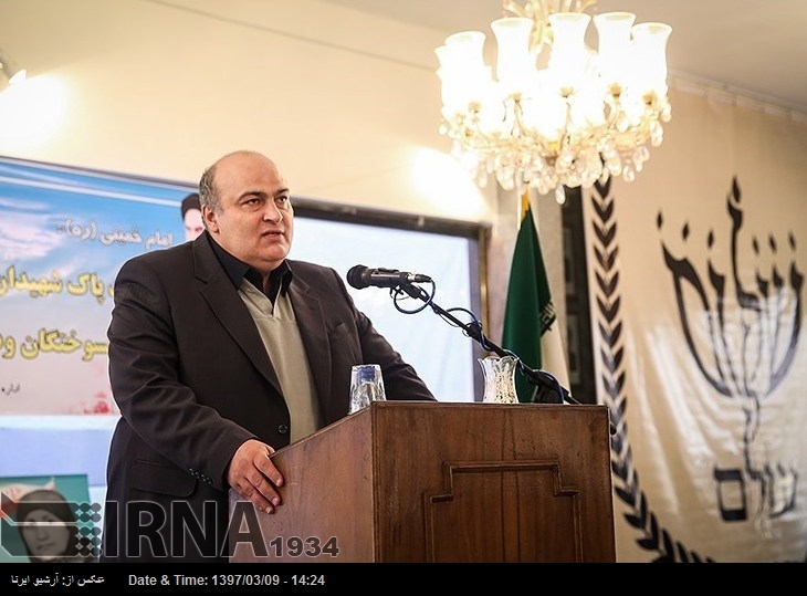 وطن کے دفاع کیلئے آمادہ ہیں: ایران کے اقیلتی رکن مجلس وطن کے دفاع کیلئے آمادہ ہیں: ایران کے اقیلتی رکن مجلس