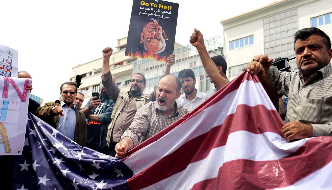 Deposed shah's FM to White House officials: Iran is not Iraq Deposed shah's FM to White House officials: Iran is not Iraq