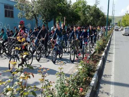 300 ركاب زن در همايش دوچرخه سواري مهاباد شركت كردند