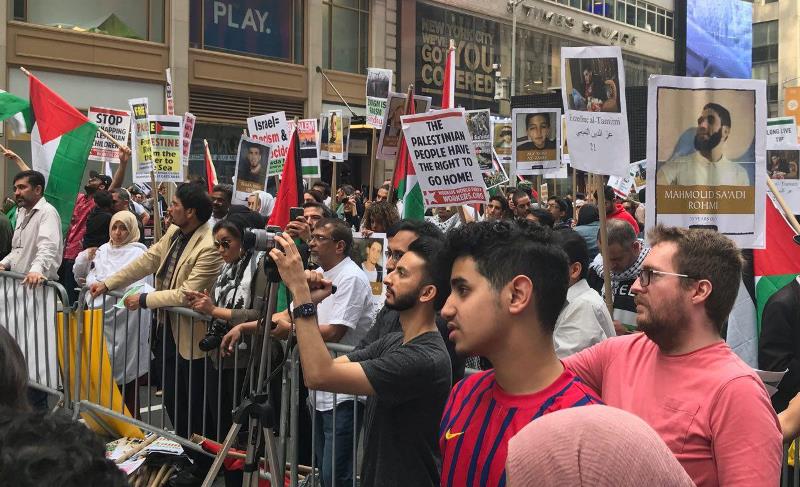 المتظاهرون فی نیویورك طالبوا بخروج المحتل من فلسطین