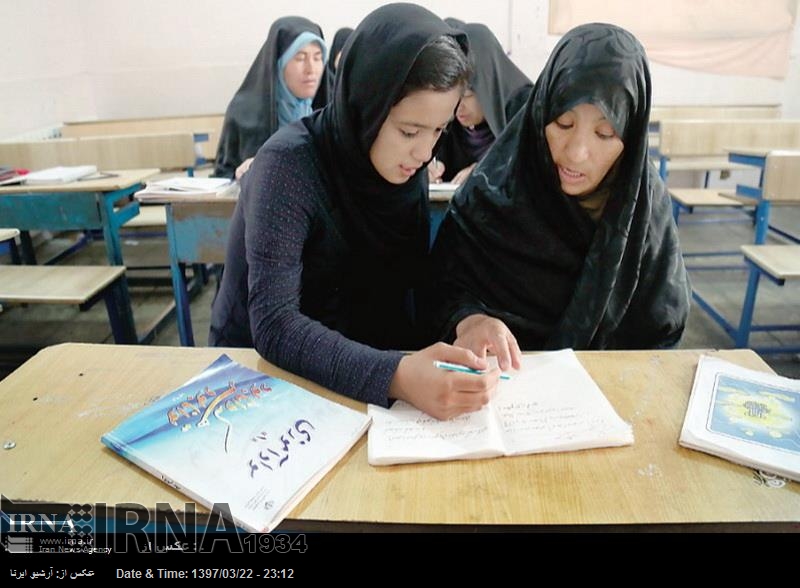 ایرانی علاقے بوشہر میں 1384 افغان طالب علم تعلیم حاصل کررہے ہیں ایرانی علاقے بوشہر میں 1384 افغان طالب علم تعلیم حاصل کررہے ہیں